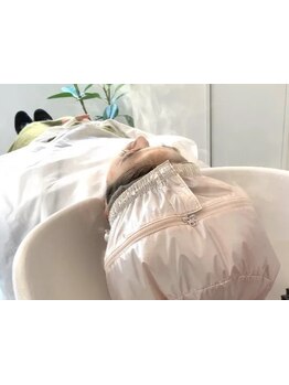 【炭酸ムースを使用した極上ヘッドスパ☆】頭皮の血行を促進し、健やかな美しい髪へと導きます！