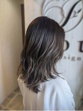 イコウヘアデザイン(icou hair design) くすみベージュのバレイヤージュ風カラー