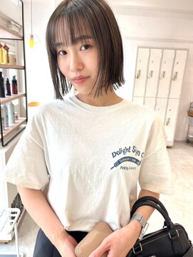 ヘアデザイン ソラ(Sola) 透け感バング切りっぱなしぱつっとボブナチュラルブラウンカラー