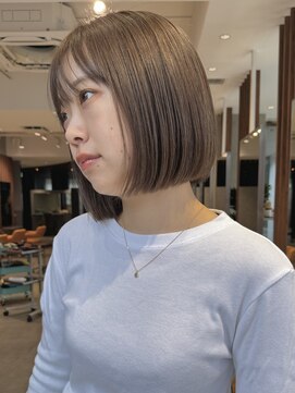 ビュートリアム 南青山(BEAUTRIUM) ミニボブ コスメストレート グレージュ 切りっぱなしボブ 青山