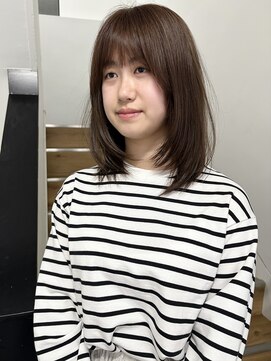 ヨーク(YOKE) ミディアムレイヤー顔まわりオリーブベージュ