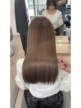 エラ(Ella) 赤みオフ髪質改善ベージュカラー