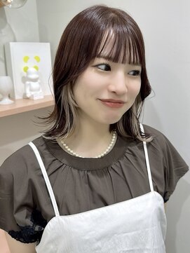 ミテ(mite) ホワイトインナー/インナーカラー/チェリーレッド/ぱつっとボブ