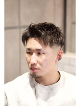 キングスマントーキョー 多摩センター2nd(KINGSMAN TOKYO) ツーブロスキン×アップバングスタイル