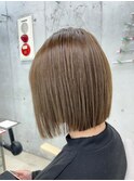ピンクハッシュカットくびれショートヨシンモリ