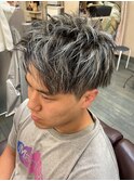 ツーブロショートスタイル×シルバーメッシュ