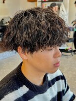 フゥ 宇都宮(FeU) 波巻きスパイラルパーマシャドウパーマメンズ刈り上げ緩め30代