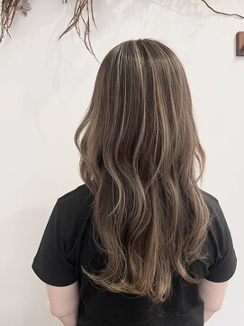 ゼンドットカラスマ(Zen.karasuma) バレイヤージュ→白髪ぼかしハイライト