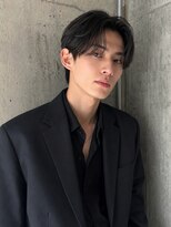 キュー(Cue_) ナチュラルストレートショートセンターパートアップバング