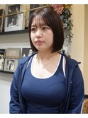 ツヤ感重視のシンプルボブで小顔見せレイヤーハイトーン艶感