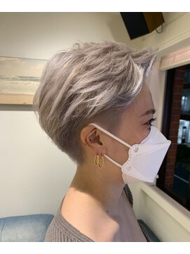 エイト新宿店(EIGHT shinjuku) 大人刈り上げショート×ホワイトカラー　stylist阿部