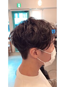 アミーコ(Amico) ツーブロック刈り上げセンターパートショートマッシュ流行モテる