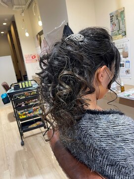 ハピエル ヘアークルー(HAPPYEL hair crew) ボリュームハーフアップ 結婚式 お呼ばれヘア 二次会ドレス