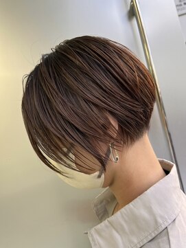 ヘッズ 市川(HEADS ex) ダブルカラーミルクティーベージュインナーカラーショートボブ