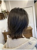 冬人気の透明感オリーブカラー ミディアムレイヤー簡単外ハネ