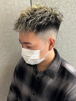 ニアウ 太田店(Niau)&nbsp;ショートフェードハイライトメッシュツイストパーマ眉毛太田群馬