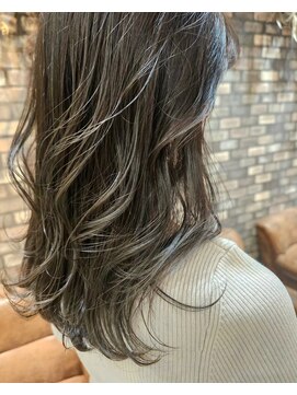 ネウィ 八王子(newi) シークレットハイライト 透明感カーキグレージュ