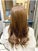 ベージュブラウンで軽やかロング