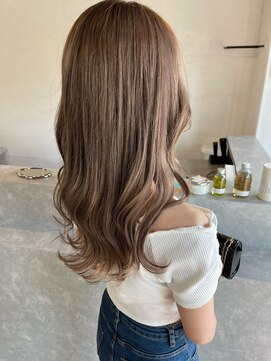 イロ バイ ミロク(ILO by miloc) ベージュカラー