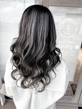 トリニティ(trinity) ハイライトカラー・ブリーチ・グレー・バレイヤージュ【豊見城】