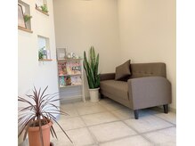 ゆっくりとお待ち頂けるスペースもございます☆