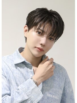 オーシャントーキョーウエスト 心斎橋 (OCEAN TOKYO WEST) メンズヘアセンターパート毛流れラウンドマッシュ韓流ショート