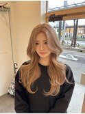 ベージュ
