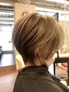 アンラヴェスト(AN LOVEST mashup hs) ショート×デザインカラー/くびれヘアフェザーショート