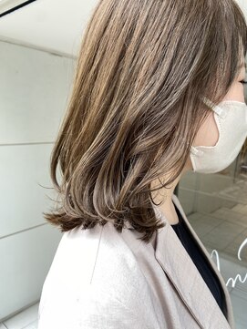 インビテーション(invitation) 柔らかミディアム・ハイライト・オリーブベージュ