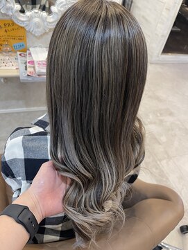 ヘアルーム ルシア(Lucia) バレイヤージュカラー