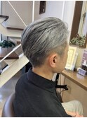 《見附　今町》メンズ　グレーヘア刈り上げ　オールバック