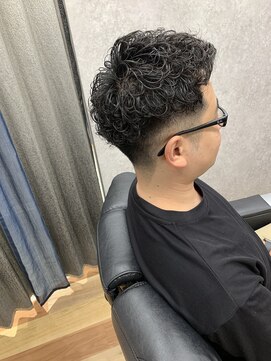 ティーズ アカサカ(T's AKASAKA) フェードカット　メンズパーマ