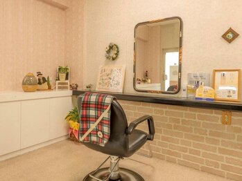タカサキ美容室の写真/大型店が苦手…人目が気になる…という方にもオススメ！少人数で周りを気にせず、ゆったり寛げる空間です◎