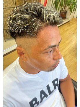 ディ グラント(D GRANT) 【Before・afterあり】スキンフェードメッシュ極道パーマ!