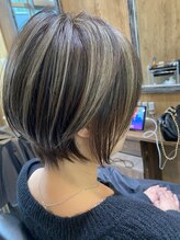 白髪が多くなってきたけど白髪染めは痛むし毎月染めるのも大変、、。そんな時には白髪ぼかしハイライト！