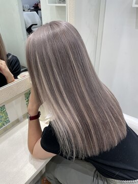 ラピス 池袋(Lapis) ホワイトグレー×シールハイライト