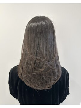 ムード(MOOD,) ダークアッシュ/ミディアムレイヤーカット/大人ガーリー/銀座