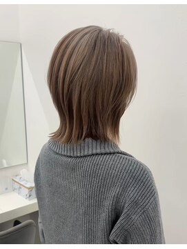 アイトーキョーエス 渋谷(AI TOKYO S) 丸みショートボブハッシュカット顔まわりレイヤークラゲウルフ