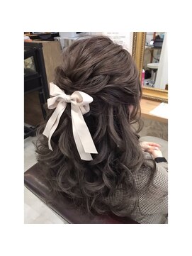 キュア(CURE) ツイストハーフアップ