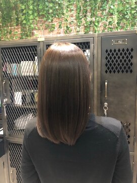 ナンバー リコ 名駅 ジャム 名古屋(N° rico JAM) ミディアム伸ばしかけ　ナチュラルブラウン　艶髪ストレート