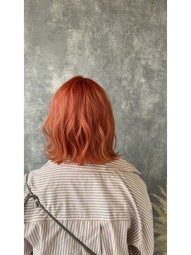 ヘアアンドメイク ムーア(Muuua) Wカラーサーモンピンク