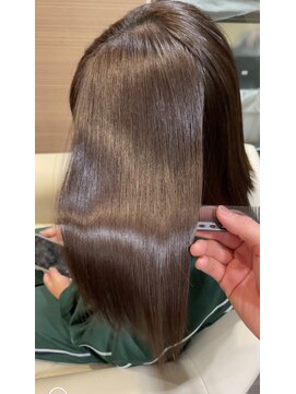 メルバイグラフ 梅田(mel by GRAFF) 縮毛矯正／髪質改善/レイヤーカット/艶髪/ダメージケア