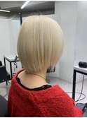 イメチェン/ホワイトブロンド/外ハネボブ/美髪/渋谷