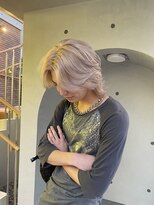 イノセンス 西宮北口店(innocence)&nbsp;ホワイトベージュ/レイヤーで作る中性的スタイル