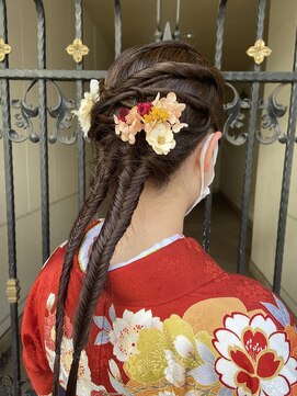 シーナ(scena) 【成人式ヘアアレンジ】個性派タイトアレンジ