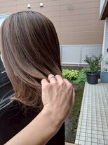 ヘアメイクボッカ(hair make Bokka)&nbsp;ハイライトベージュ×外ハネミディアム