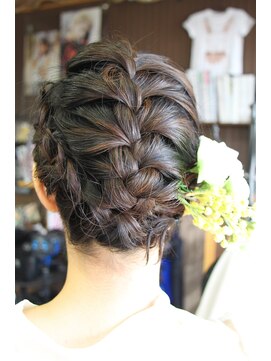 オーバーキャプテンネイキッド(OVER CAPTAIN NAKED) レトロモダン編み込みアレンジ