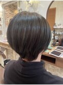 カーキグレージュ×ショートボブ