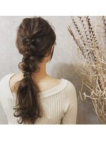 アールイー(Re:)&nbsp;編み下ろし　ロングヘアアレンジ