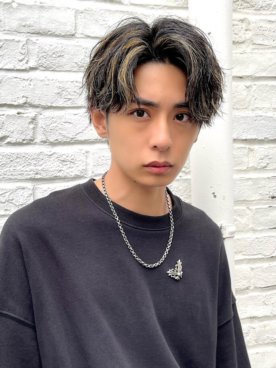 パーマ ソフトツイストパーマセンターパート束感ショートハイライト